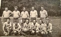 1964 lub 65: Drużyna OSP w meczu z KPGR podczas festynu